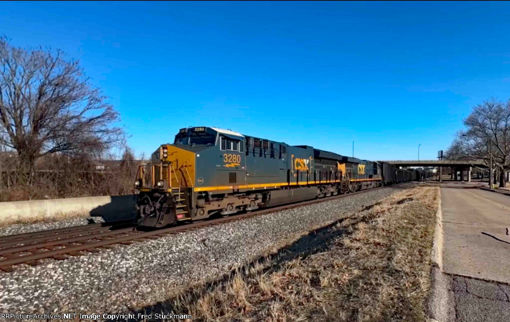 CSX 3280 leads B157.